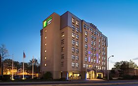 Holiday Inn Express & Suites Boston